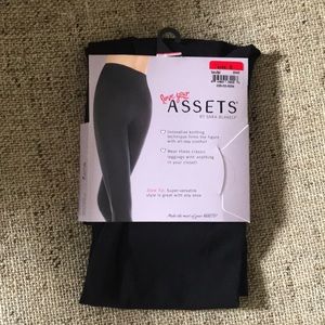 NWT: spanx seamless shaping legging - black
